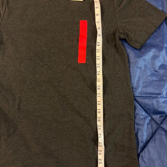 2 brand New T-shirts for 15$ - Picture 4 of 5